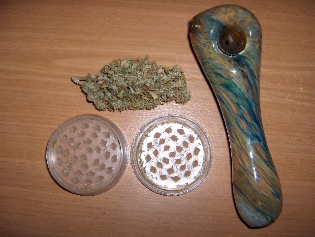 my hammer a nice ak bud and a very sticky grinder